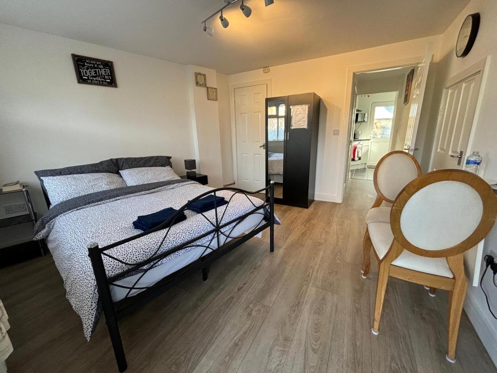 Modern & Cozy Gem - 10Min To City Center - Parking York Exteriér fotografie